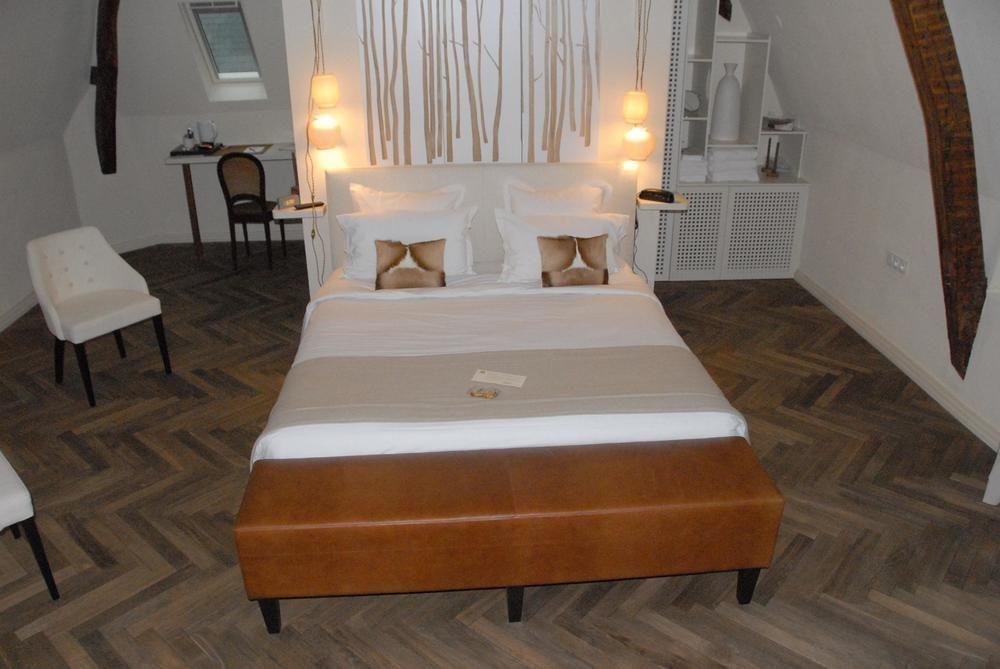 Готель Country Club Yvre-l'Eveque Екстер'єр фото