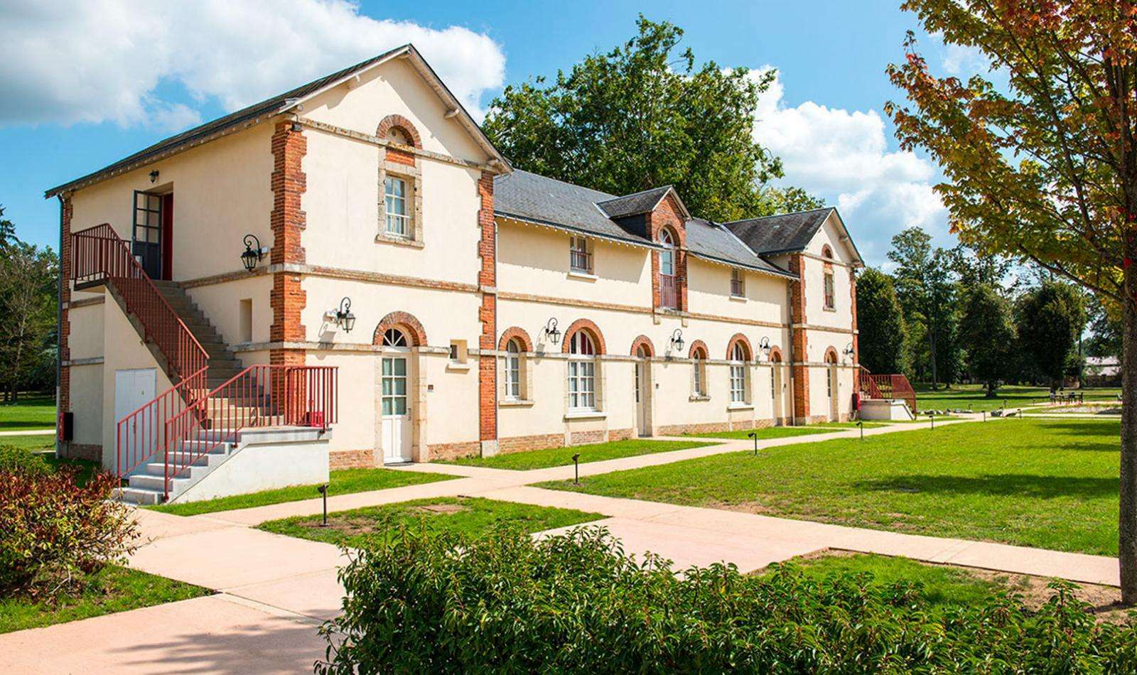 Готель Country Club Yvre-l'Eveque Екстер'єр фото